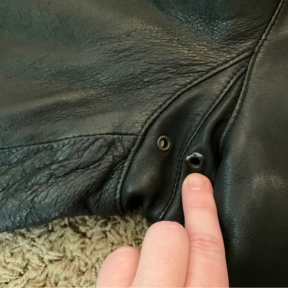 Women’s Vintage Early 90’s Black Leather Bomber Jacket-Zipper, Buttons, Pockets - Picture 14 of 16